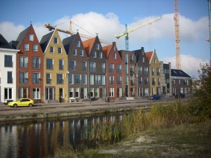 HR++ isolatieglas + Ducoton ventilatieroosters geplaatst in nieuwe kozijnen/deuren/draairamen nieuwbouw 50 woning aan het Blokzijlpark te Amersfoort Vathorst.