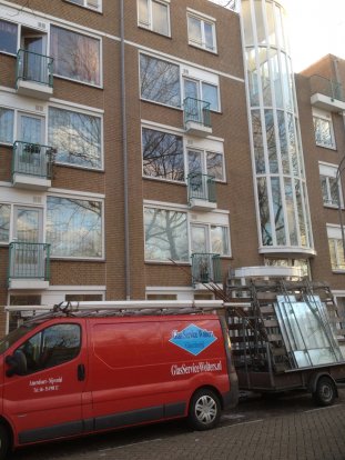 Oud Isolatieglas vervangen door Saint-Gobain Climaplus N HR++ isolatie in appartement aan de Insulindeweg 98 C te Amsterdam.