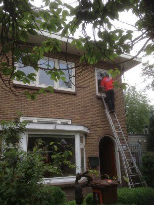 Vervangen oud isolatieglas door Climaplus N HR++ isolatieglas + Ducoton 10 ventilatieroosters in woning aan de Prof.Sjollemalaan te Utrecht.