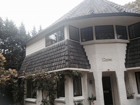 30 villa aan de Julianalaan 263 te Bilthoven voorzien van HR++ isolatieglas en Ducoton 10 ventilatieroosters..