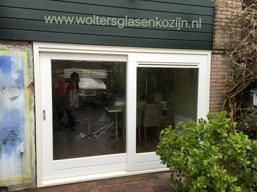 Hardhouten schuifpui en keukenpui geleverd en geplaatst aan de Soesterweg te Amersfoort