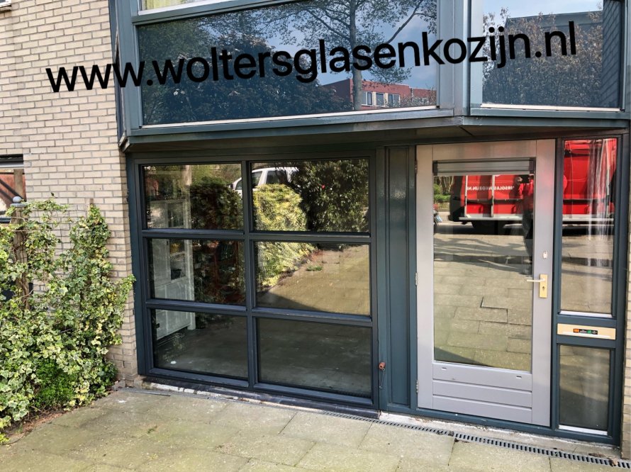 Hardhouten pui geleverd en gemonteerd aan de Aziering te Amersfoort