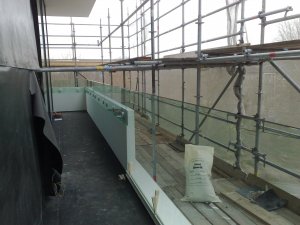 Hardglazen Ballustrade directiekamer nieuwbouw v/d Burgt en Strooij.