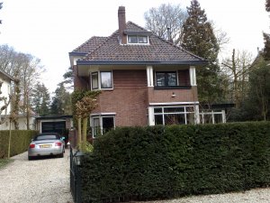 Enkelglas vervangen door Pilkington Insulight HR++ Isolatieglas in vrijstaande villa aan de Anna Paulownalaan 5a te Baarn.